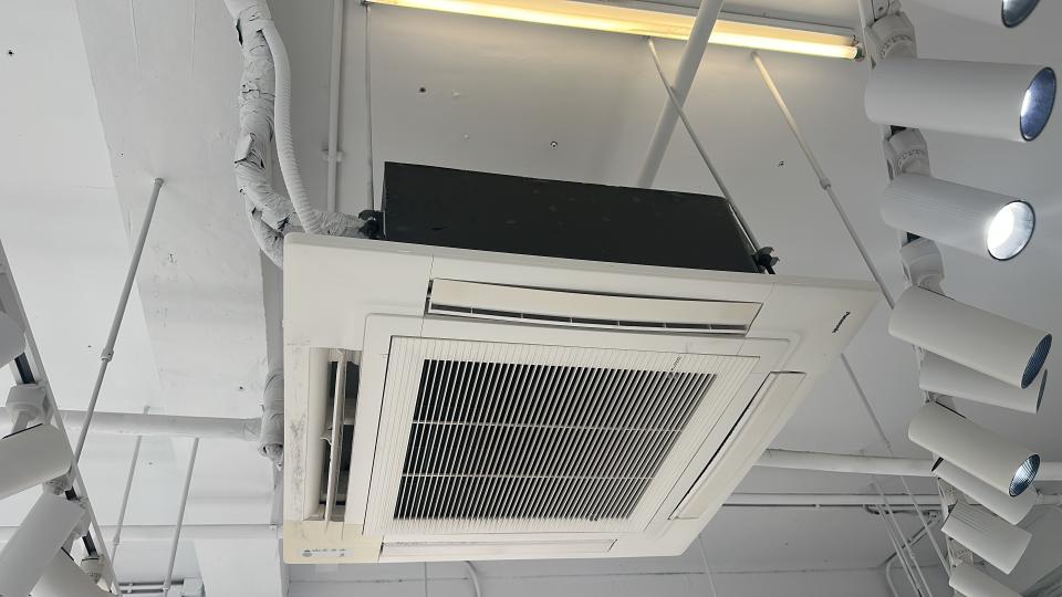 冷氣安裝工作照片