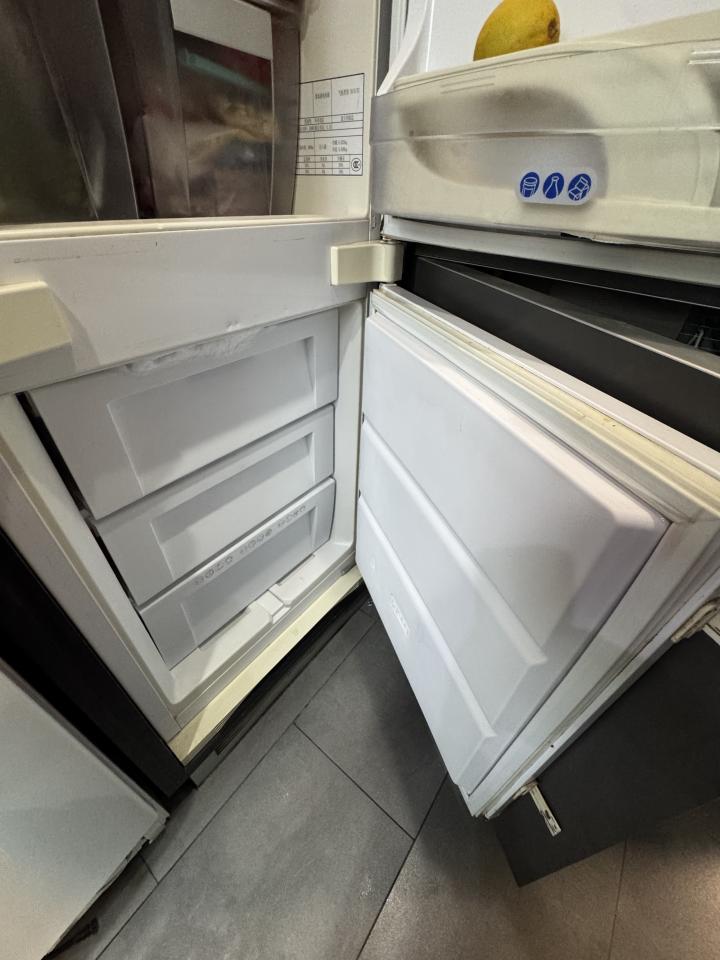 雪櫃維修工作照片