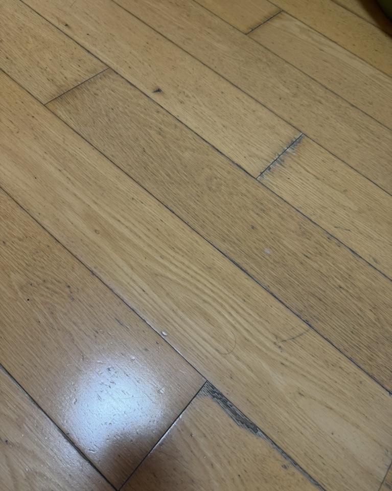 木地板打磨翻新工作照片