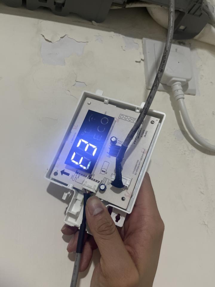 冷氣維修工作照片