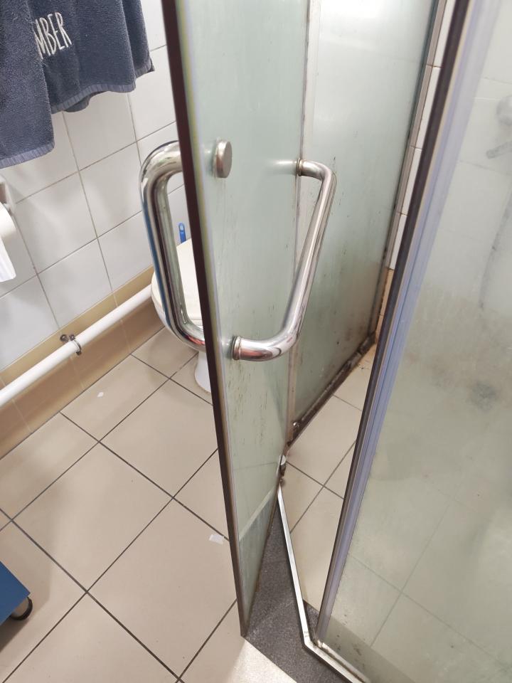 Dry and Wet BathroomJob photo
