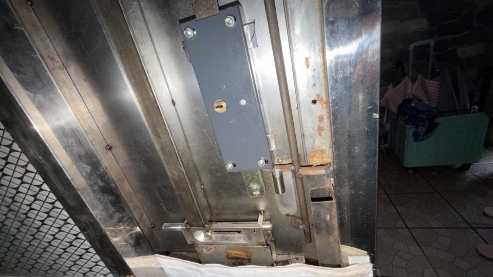 Iron DoorJob photo