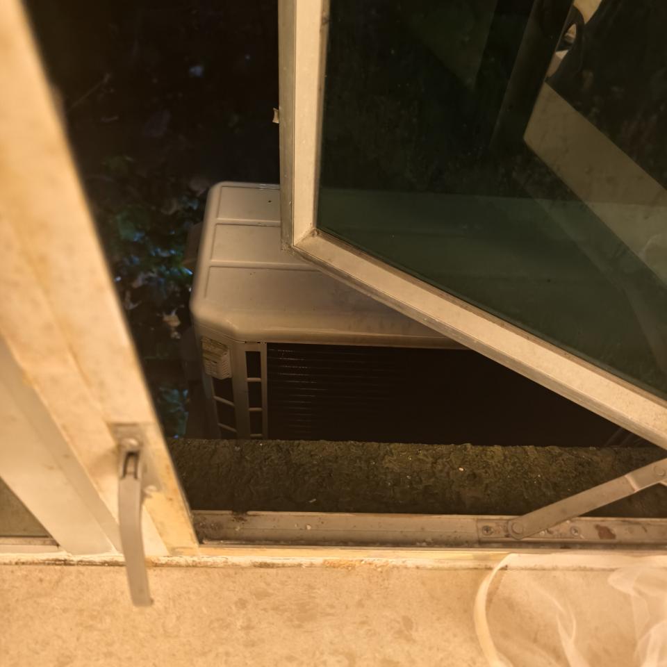 冷氣維修工作照片
