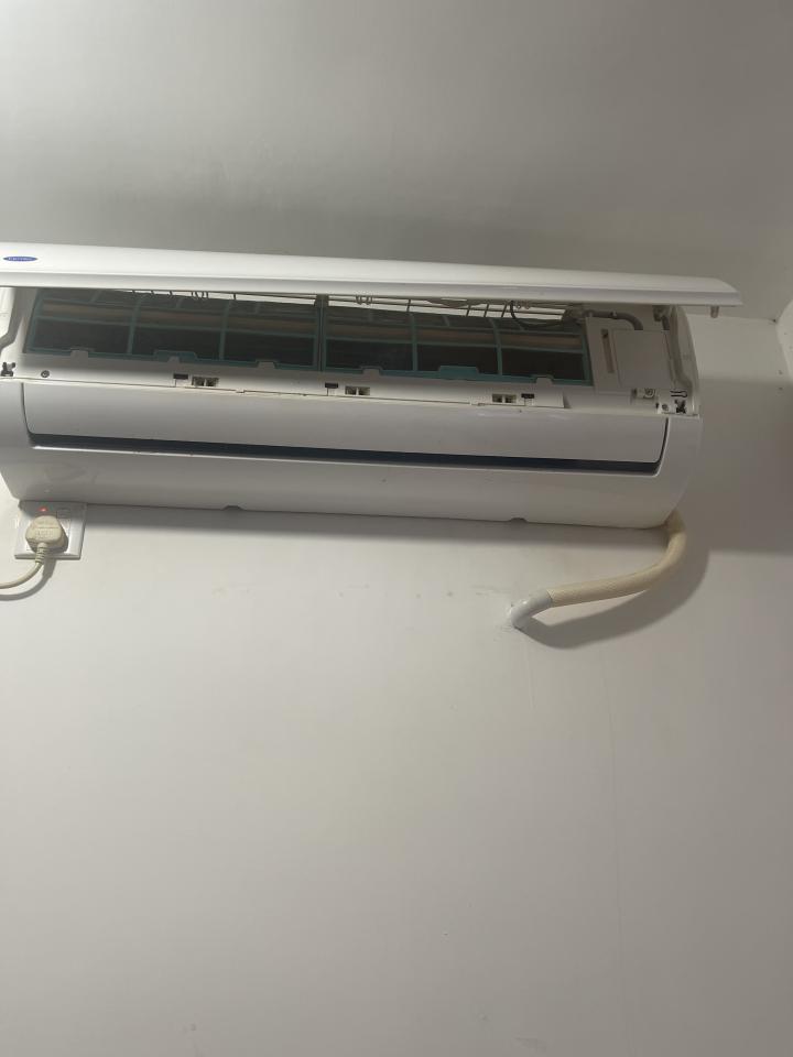 冷氣維修工作照片