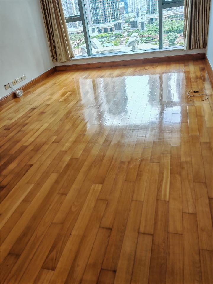 木地板打磨翻新工作照片