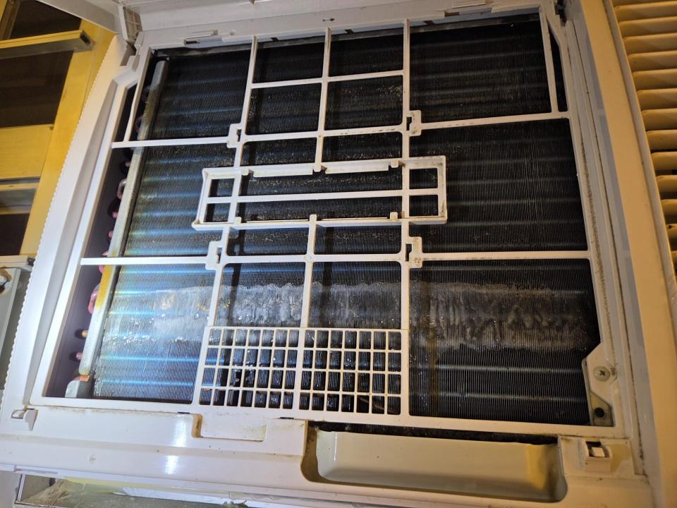 冷氣維修工作照片