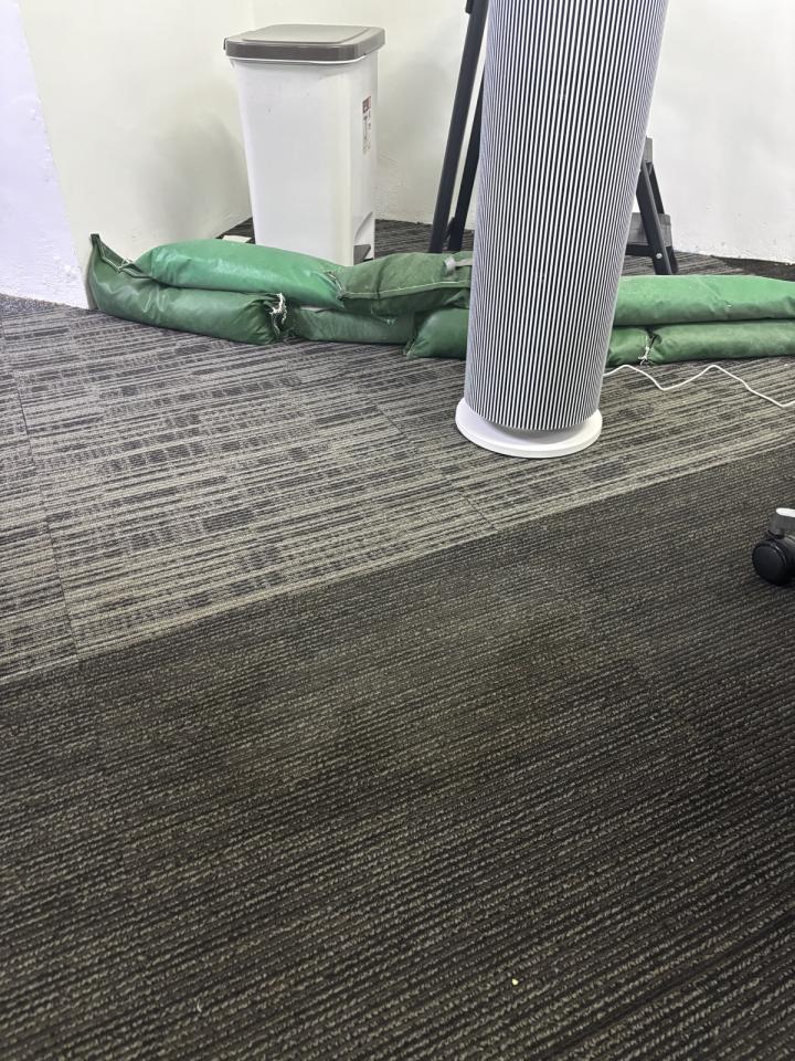 膠地板安裝工作照片
