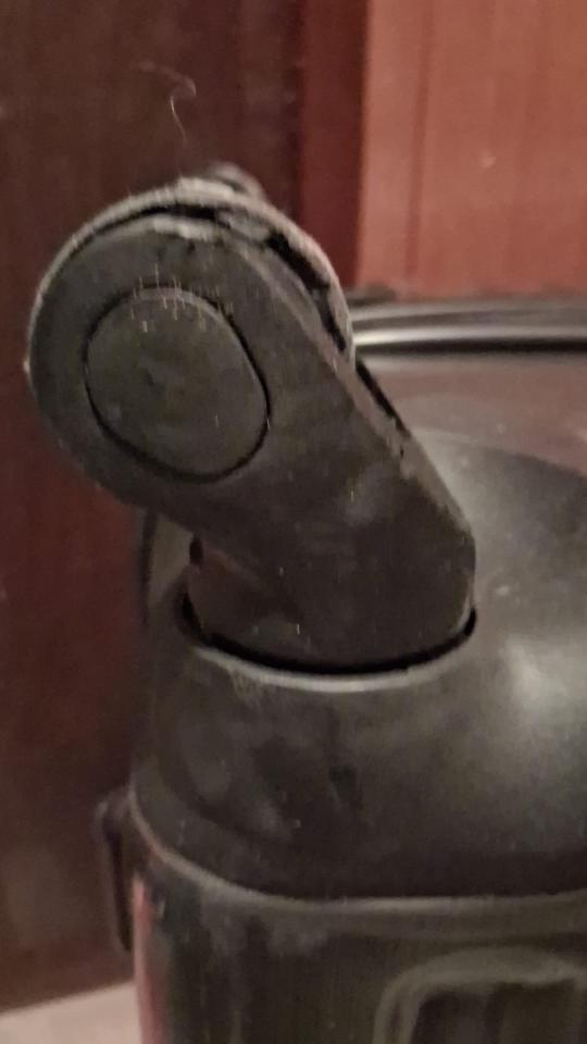 行李箱維修工作照片