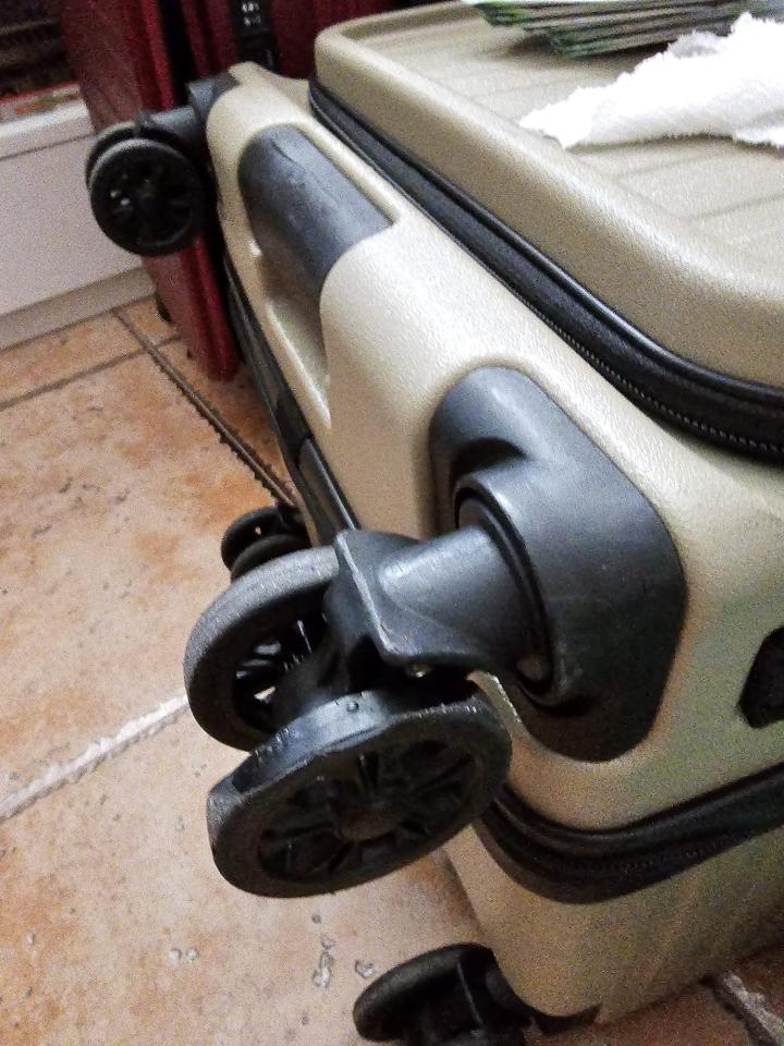 行李箱維修工作照片