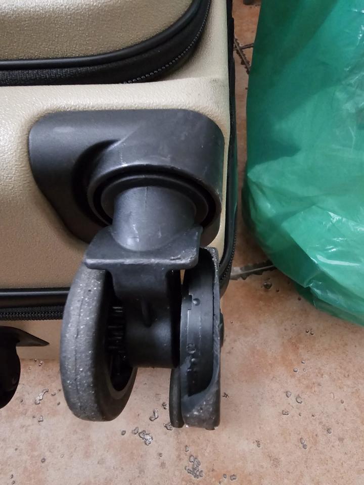 行李箱維修工作照片