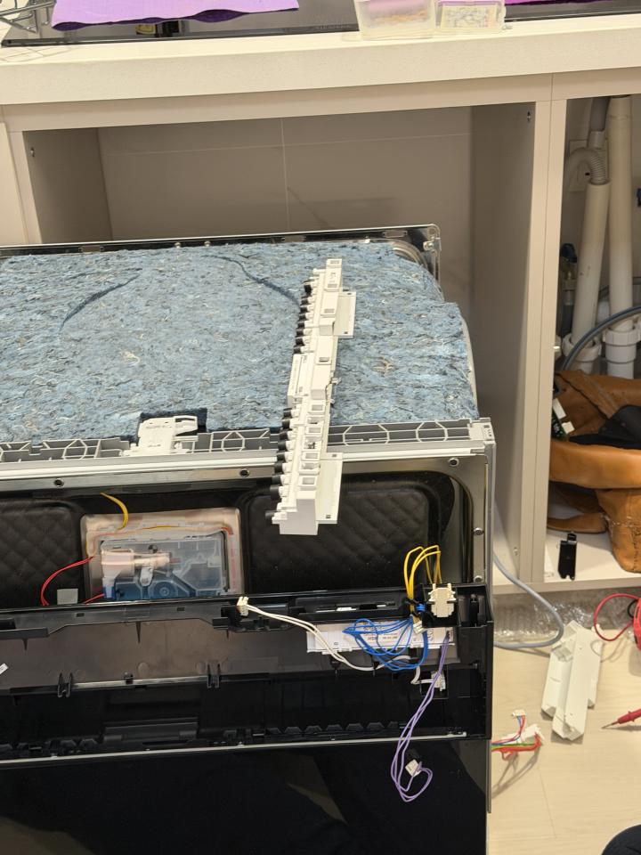 洗碗機安裝工作照片