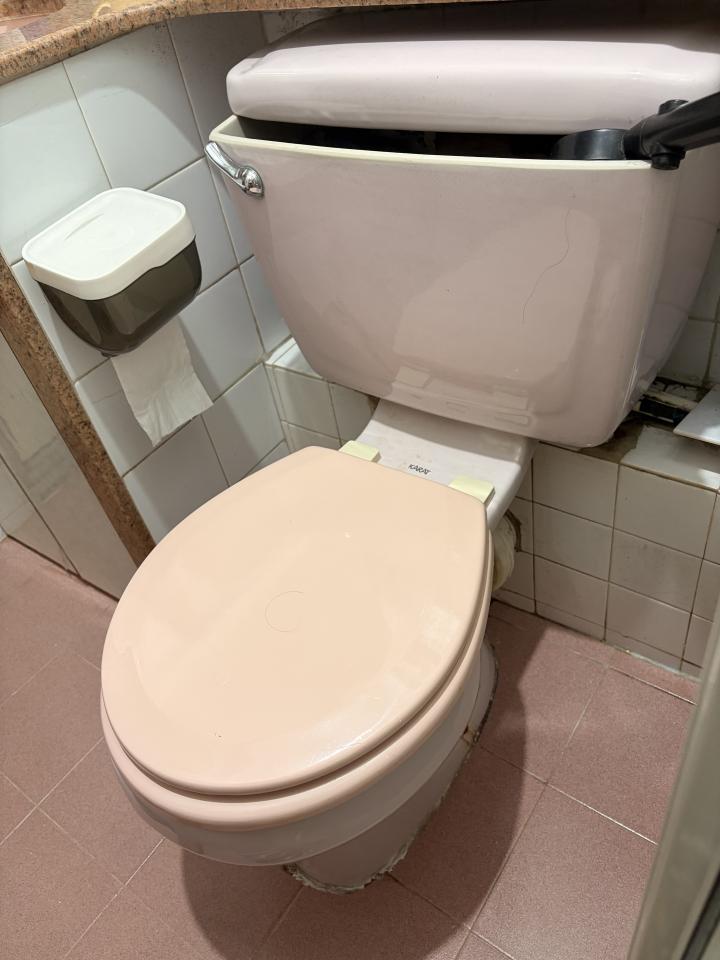 馬桶安裝工作照片