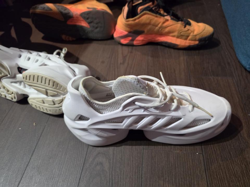 洗鞋工作照片