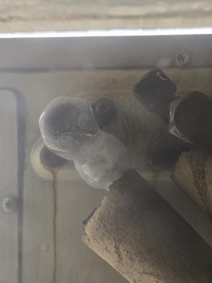 冷氣維修工作照片