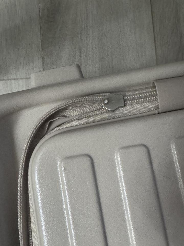 Luggage RepairJob photo