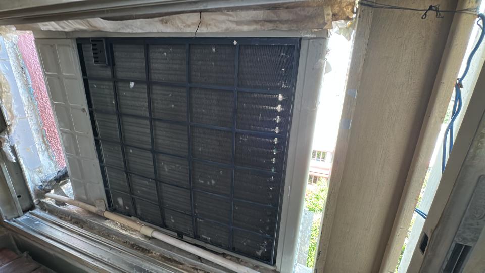 冷氣維修工作照片