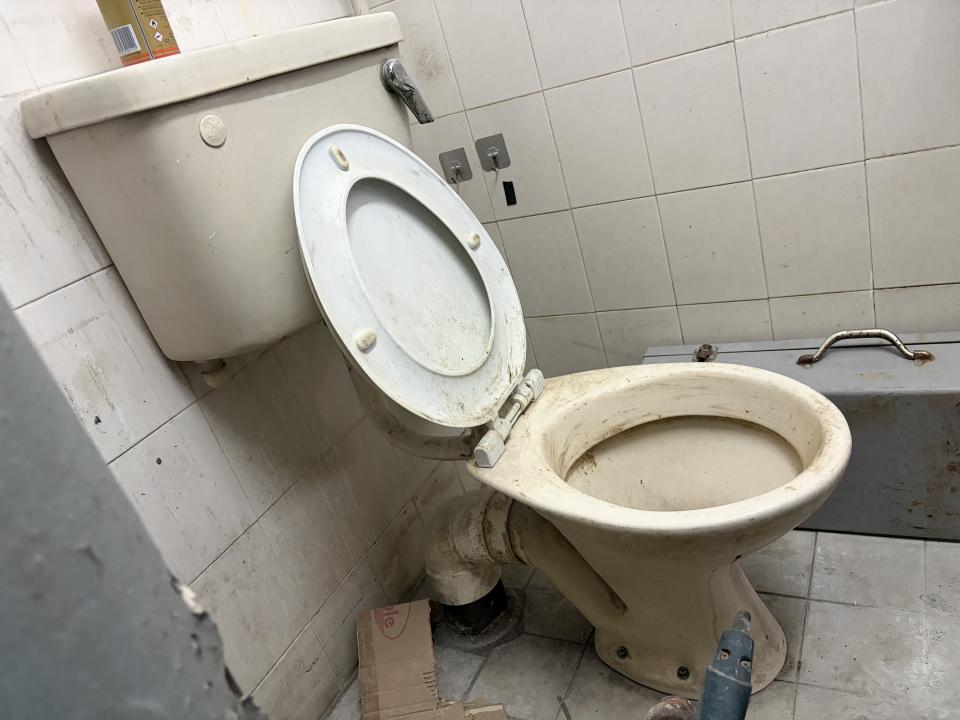 馬桶安裝工作照片