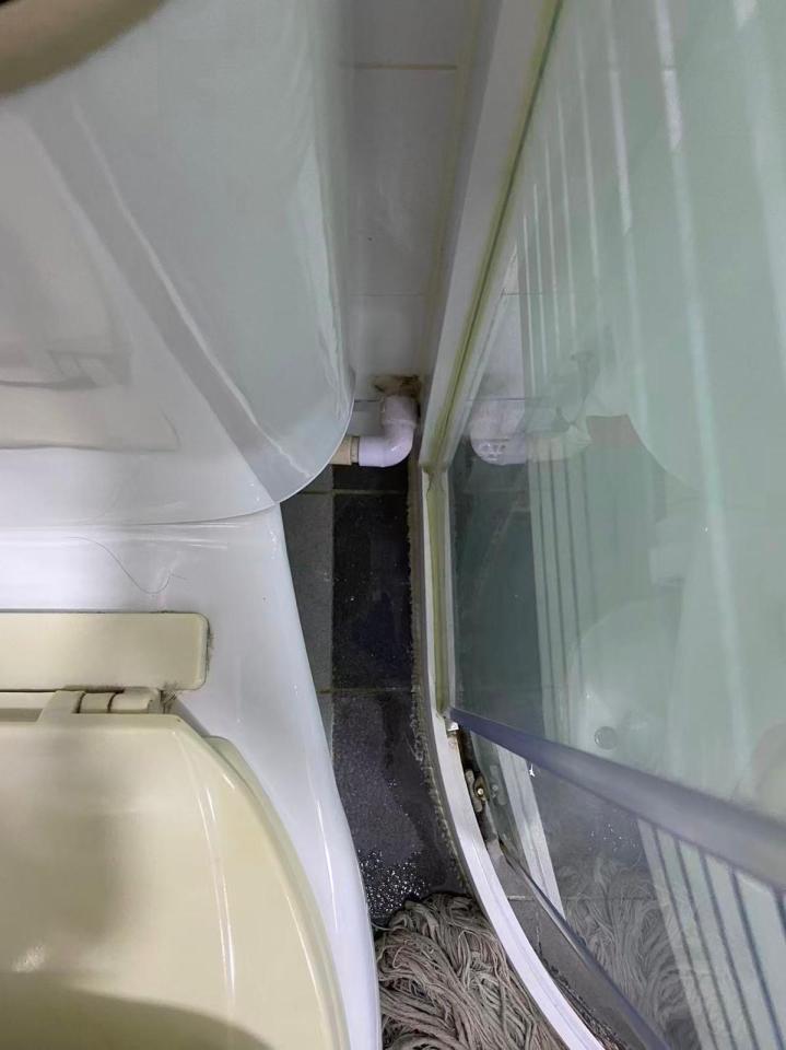馬桶安裝工作照片