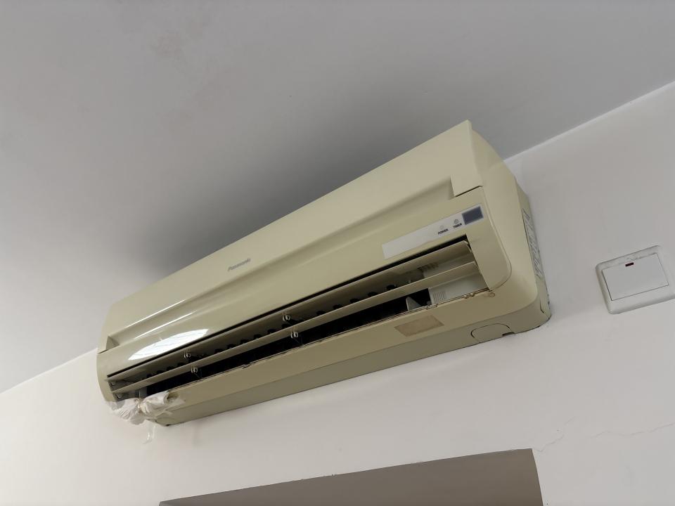 冷氣維修工作照片