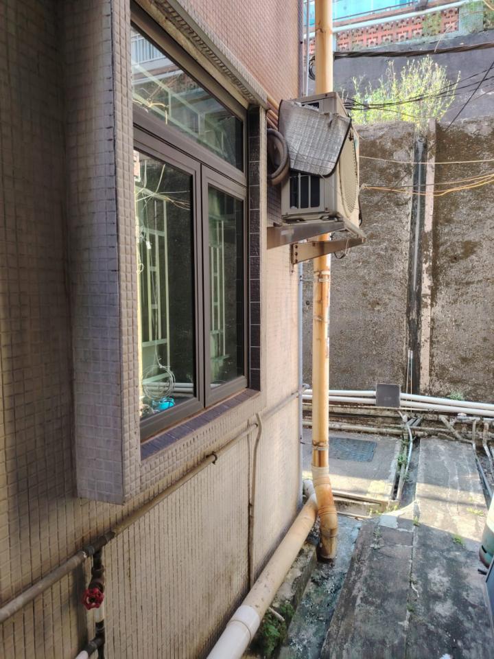 冷氣維修工作照片