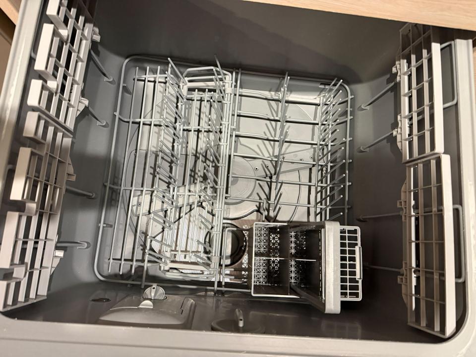 洗碗機安裝工作照片