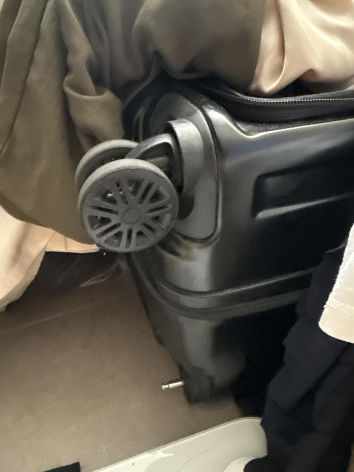 行李箱維修工作照片