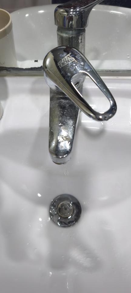 水龍頭安裝工作照片