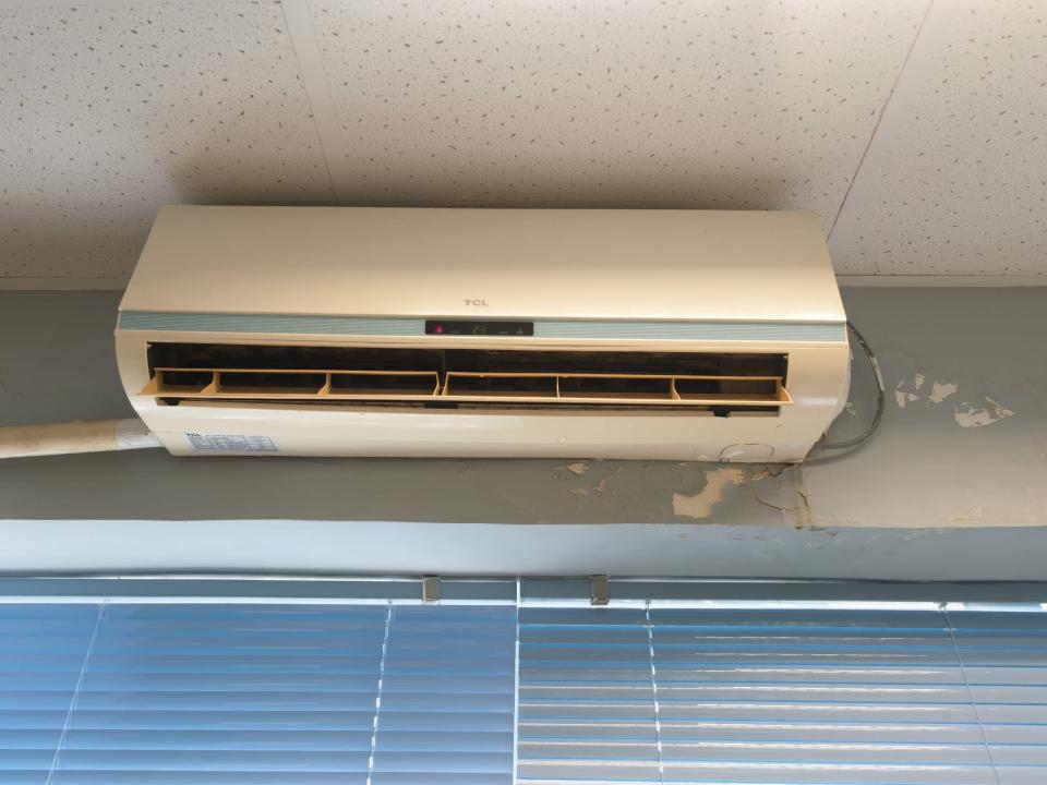 冷氣維修工作照片
