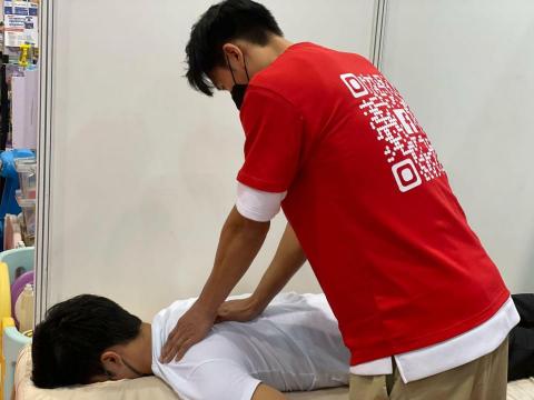 Coach King - 服務為: 全身伸展,筋膜放鬆,腳底按摩,全身穴位指壓,全身推油 Coach King - 服務為: 全身伸展,筋膜放鬆,腳底按摩,全身穴位指壓,全身推油