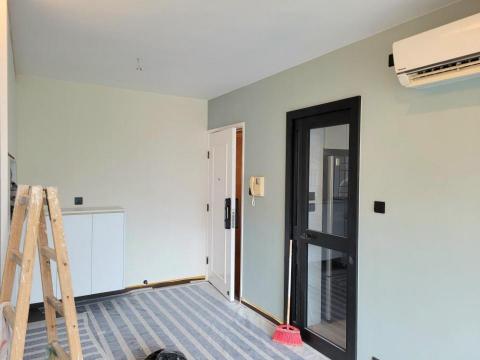 芒果設計工程 - 多種顏色特色牆配搭,及全屋木門門框木器翻新.