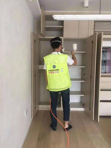 Dash Technology Limited - 為新裝木板傢私噴上 JP-ECO 除甲醛液 Dash Technology Limited - 為新裝木板傢私噴上 JP-ECO 除甲醛液