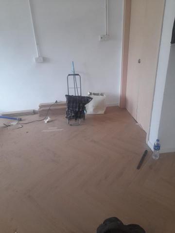 威利機電公司 - 鋪地板