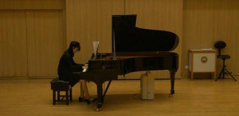 Miss Yuen - 在學時演奏照片 Miss Yuen - 在學時演奏照片