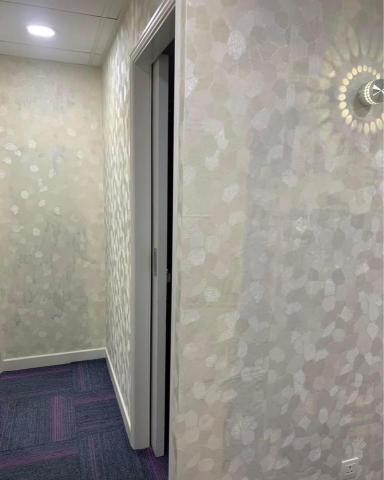 煌城裝修工程公司 - 美容中心牆紙翻新工程～