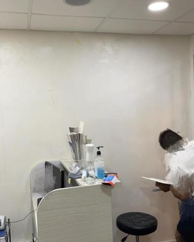 煌城裝修工程公司 - 美容中心牆紙翻新工程～