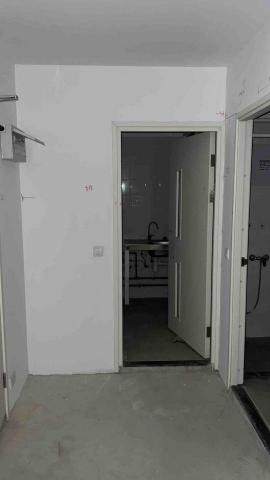 黃師傅 - 菁田邨打拆廚房前