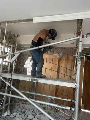 勝金建築工程 - 拆石屎牆