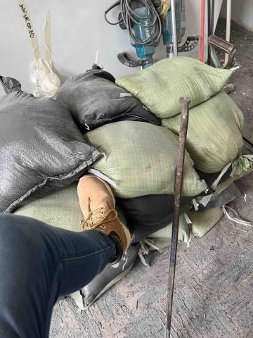 勝金建築工程 -  上料（英泥、沙包、磚）