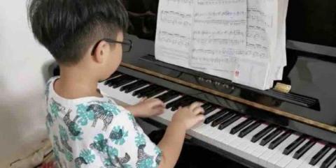 Miss Yuen -  Miss Yuen -