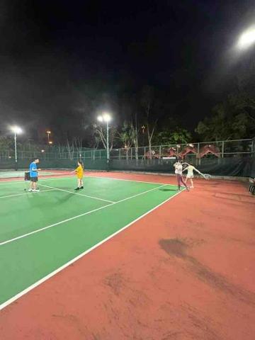 Coach Carence  - Small group tennis class