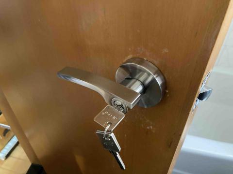 金師傅水電冷氣維修裝修 -  更換及安裝門鎖 金師傅水電冷氣維修裝修 -  更換及安裝門鎖