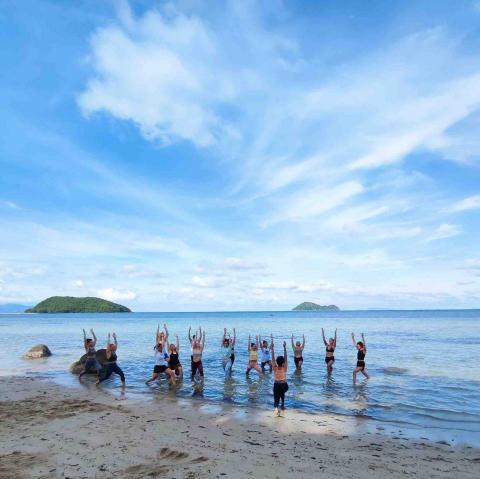 Lonikie Tam - Teaching Yoga on the Beach in Koh Phangan.