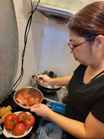 蘇菲 - 秘制烤汁雞翼金沙骨