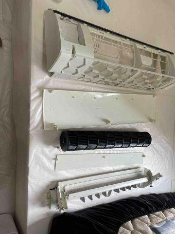 銀河冷氣工程 55404119 - 拆下分體式冷氣機配件清洗 銀河冷氣工程 55404119 - 拆下分體式冷氣機配件清洗