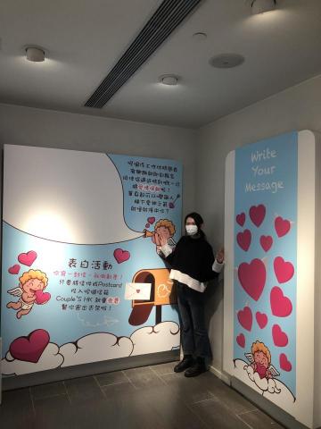 Ling - 我曾為Couple'S HK設計大型Foamboard，用作店內宣傳，得到老闆和客戶欣賞。