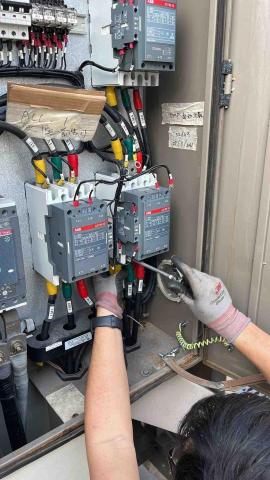 明師傅 - 更換大型商廈冷氣機零件 明師傅 - 更換大型商廈冷氣機零件