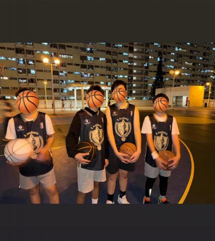 Khris - 學生合照,定製化球衣加強對籃球的投入和熱誠 Khris - 學生合照,定製化球衣加強對籃球的投入和熱誠