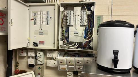 零一機電工程有限公司 - 商場地鋪及商鋪拉電及改位等等有關電力工作 零一機電工程有限公司 - 商場地鋪及商鋪拉電及改位等等有關電力工作