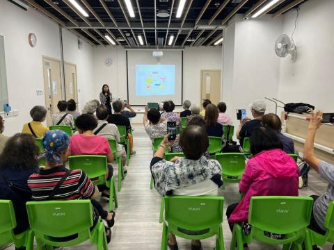 Sarah Chan - 被邀請給長者護老中心分享營養膳食講座 Sarah Chan - 被邀請給長者護老中心分享營養膳食講座