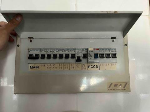 Wong Kai Chun - 更換電箱配件 Wong Kai Chun - 更換電箱配件